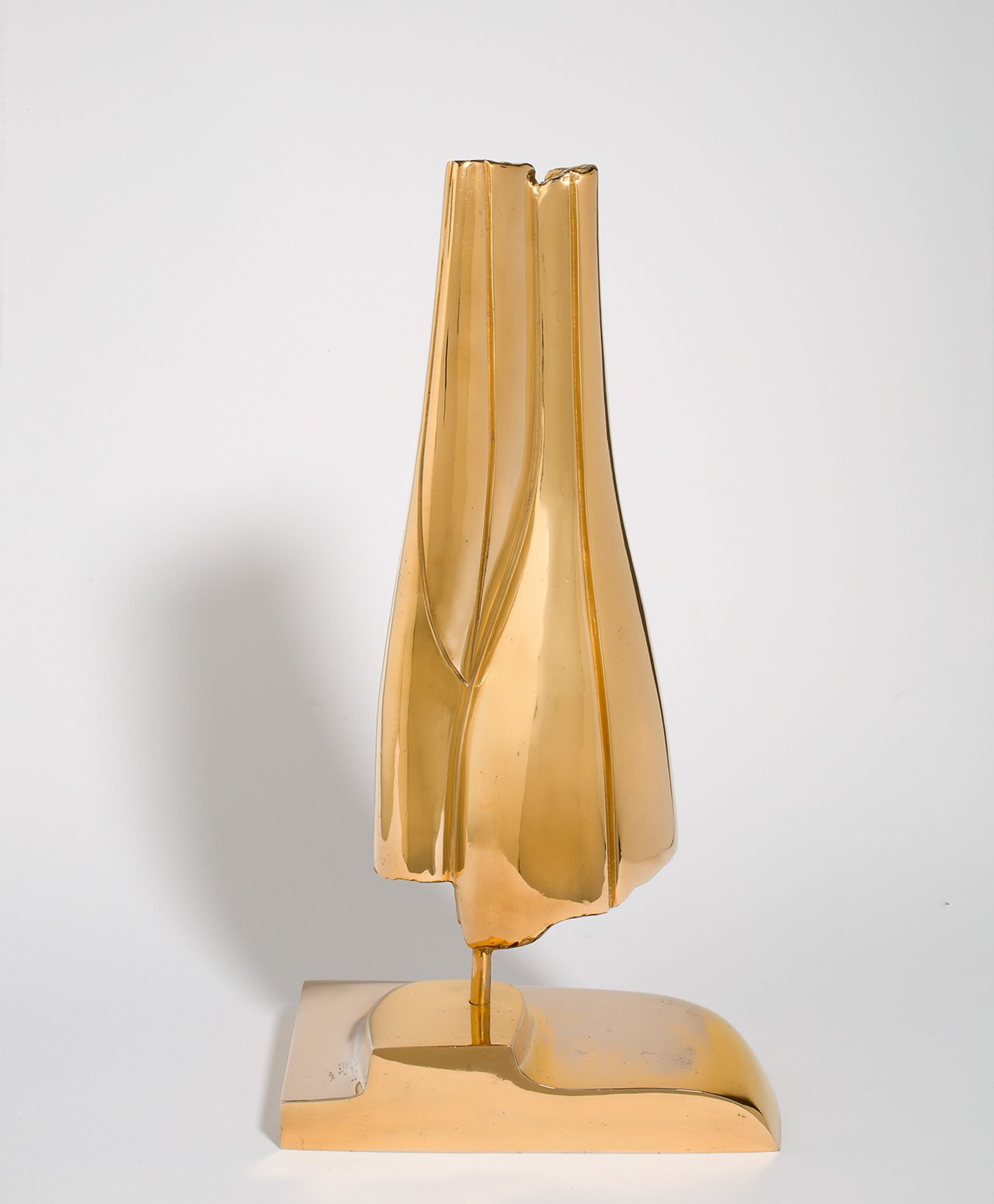 Auf diesem Bild ist das folgende Kunstwerk zu sehen: Bernhard Heiliger. „Doppeltorso“. 1973.