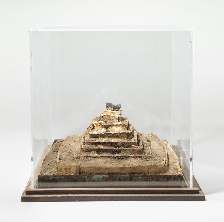 Auf diesem Bild ist das folgende Kunstwerk zu sehen: Dieter Roth. „Überm Meer“. 1969.