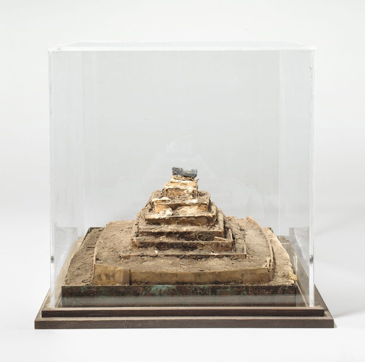 Auf diesem Bild ist das folgende Kunstwerk zu sehen: Dieter Roth. „Überm Meer“. 1969.
