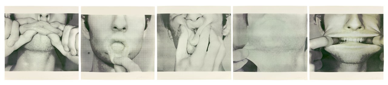 Auf diesem Bild ist das folgende Kunstwerk zu sehen: Bruce Nauman. „Studies for Holograms (a-e)“. 1970.