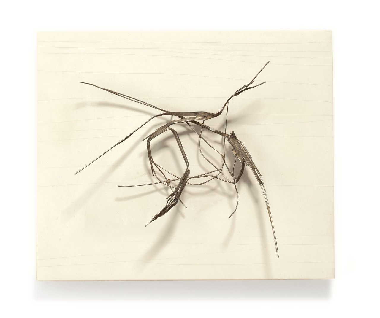 Auf diesem Bild ist das folgende Kunstwerk zu sehen: Norbert Kricke. Raumplastik. 1962.