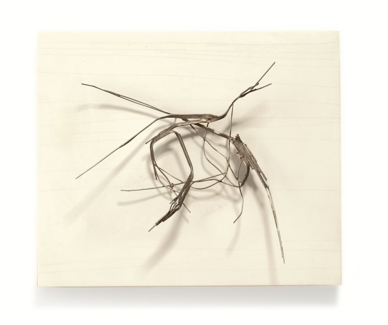 Auf diesem Bild ist das folgende Kunstwerk zu sehen: Norbert Kricke. Raumplastik. 1962.