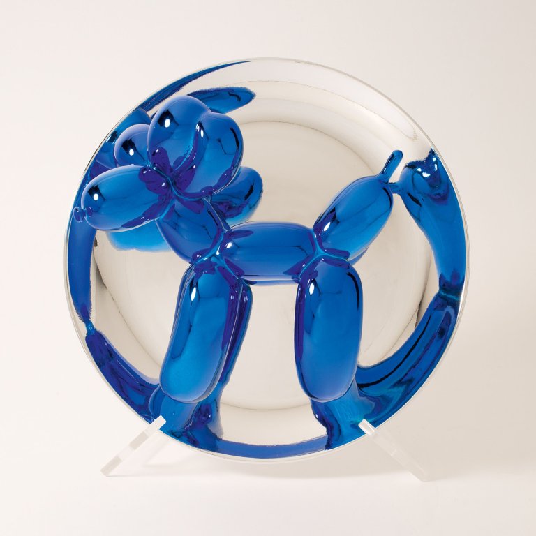 Auf diesem Bild ist das folgende Kunstwerk zu sehen: Jeff Koons. „Balloon Dog (Blue)“. 2002.