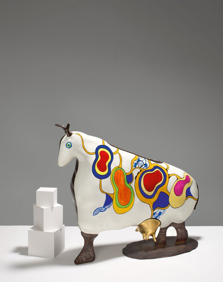 Auf diesem Bild ist das folgende Kunstwerk zu sehen: Niki de Saint Phalle. Vache Vase. 1992.