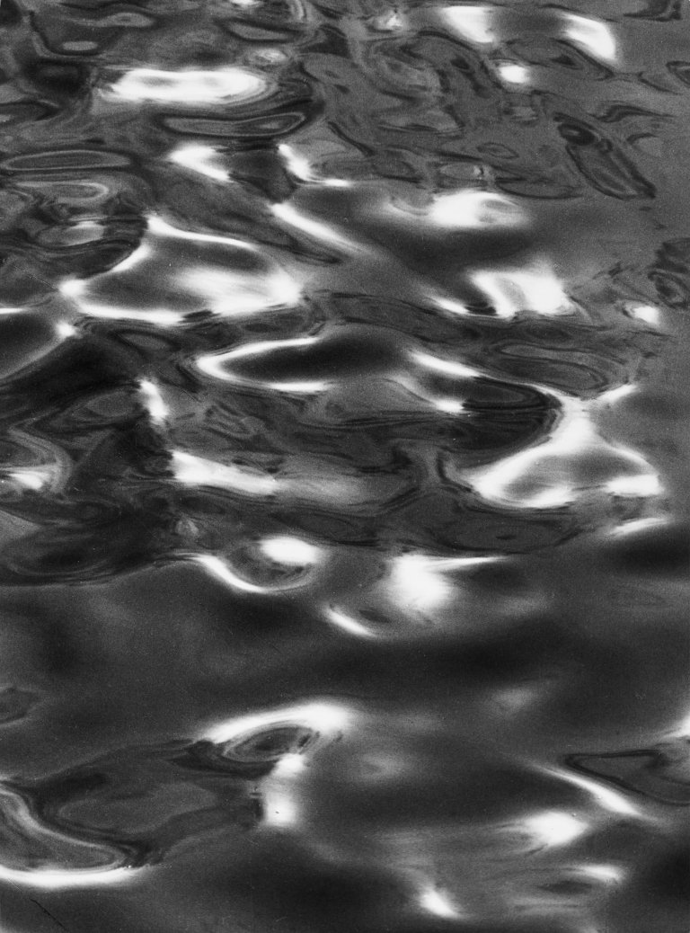 Auf diesem Bild ist das folgende Kunstwerk zu sehen: Siegfried Lauterwasser. „Spielendes Licht“ (Sonnenlichtreflektionen auf Wasser). 1948.