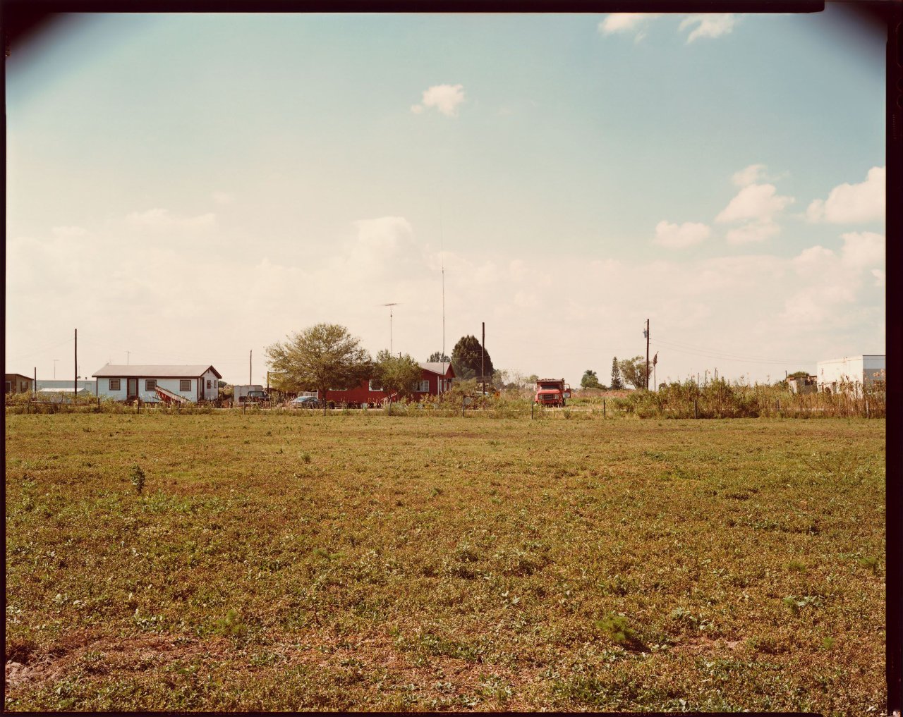 Auf diesem Bild ist das folgende Kunstwerk zu sehen: Stephen Shore. „MOORE HAVEN, FLA. 11/15/77“. 1977.