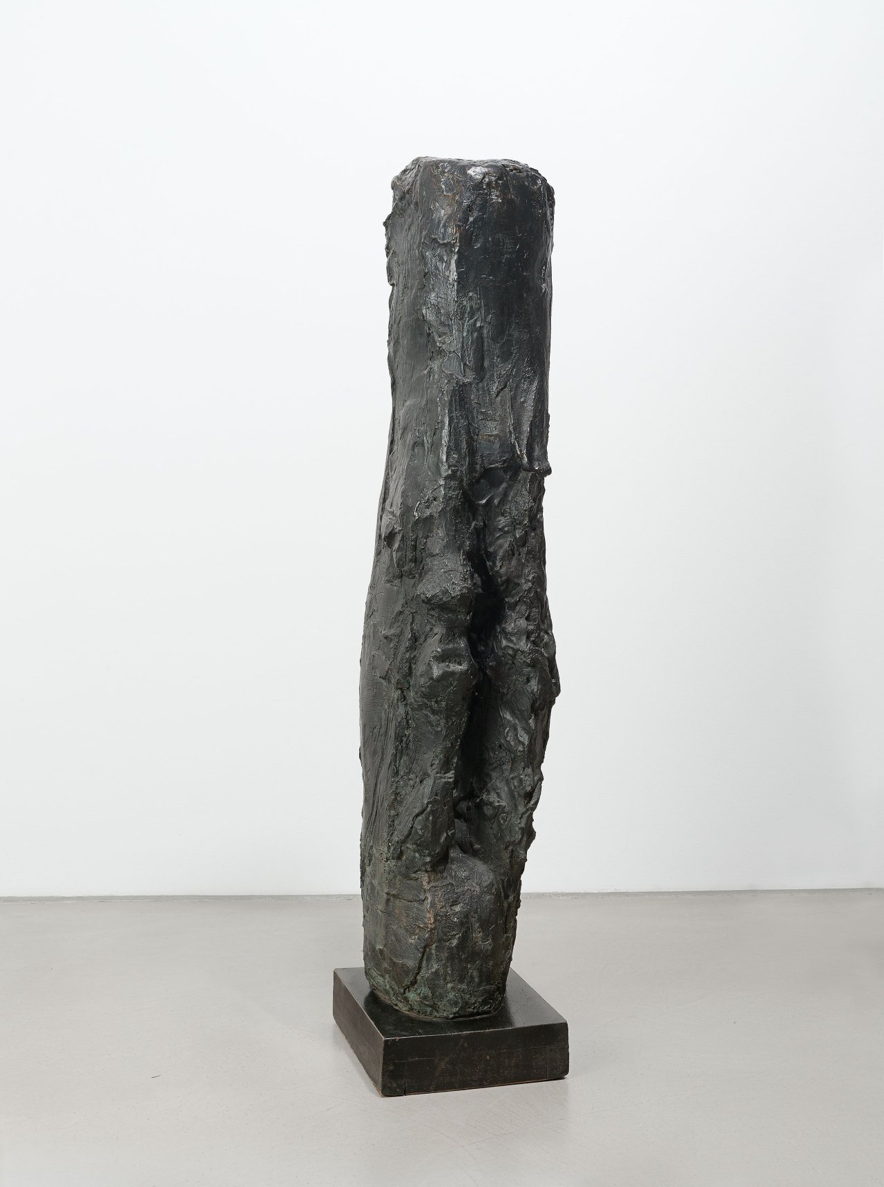 Auf diesem Bild ist das folgende Kunstwerk zu sehen: Per Kirkeby. „Arm und Kopf III“. 1983.