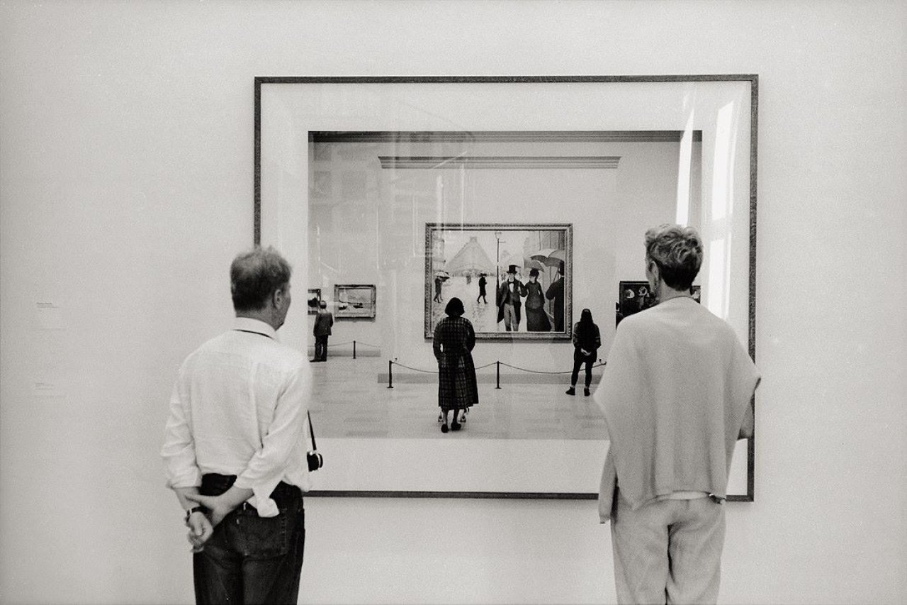 Auf diesem Bild ist das folgende Kunstwerk zu sehen: Abe Frajndlich. „Looking at Gustave Caillebotte. Berlin, Chicago, Paris“. 1997.