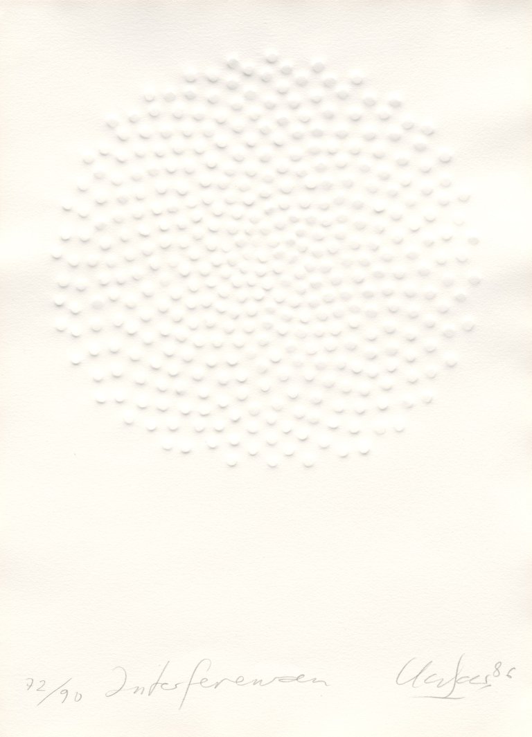 Auf diesem Bild ist das folgende Kunstwerk zu sehen: Günther Uecker. „Interferenzen“. 1986.