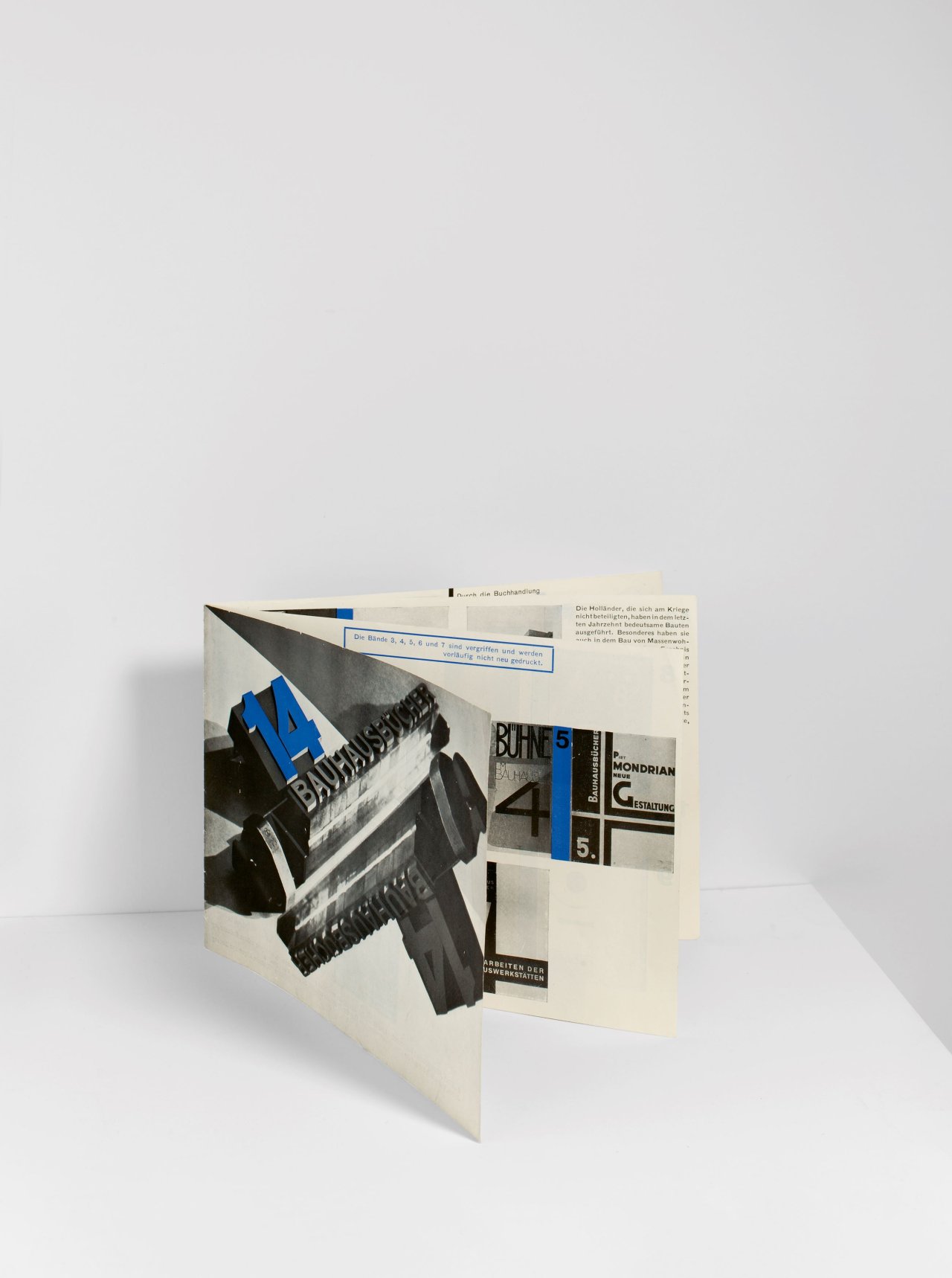 Auf diesem Bild ist das folgende Kunstwerk zu sehen: László Moholy-Nagy. Prospekt für Bauhausbücher. 1929.