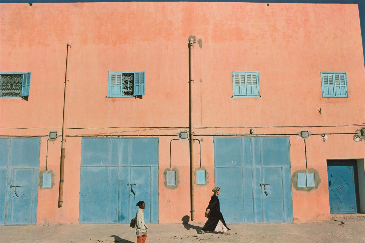 This picture shows the following artwork: Harry Callahan. Morocco. 1981.