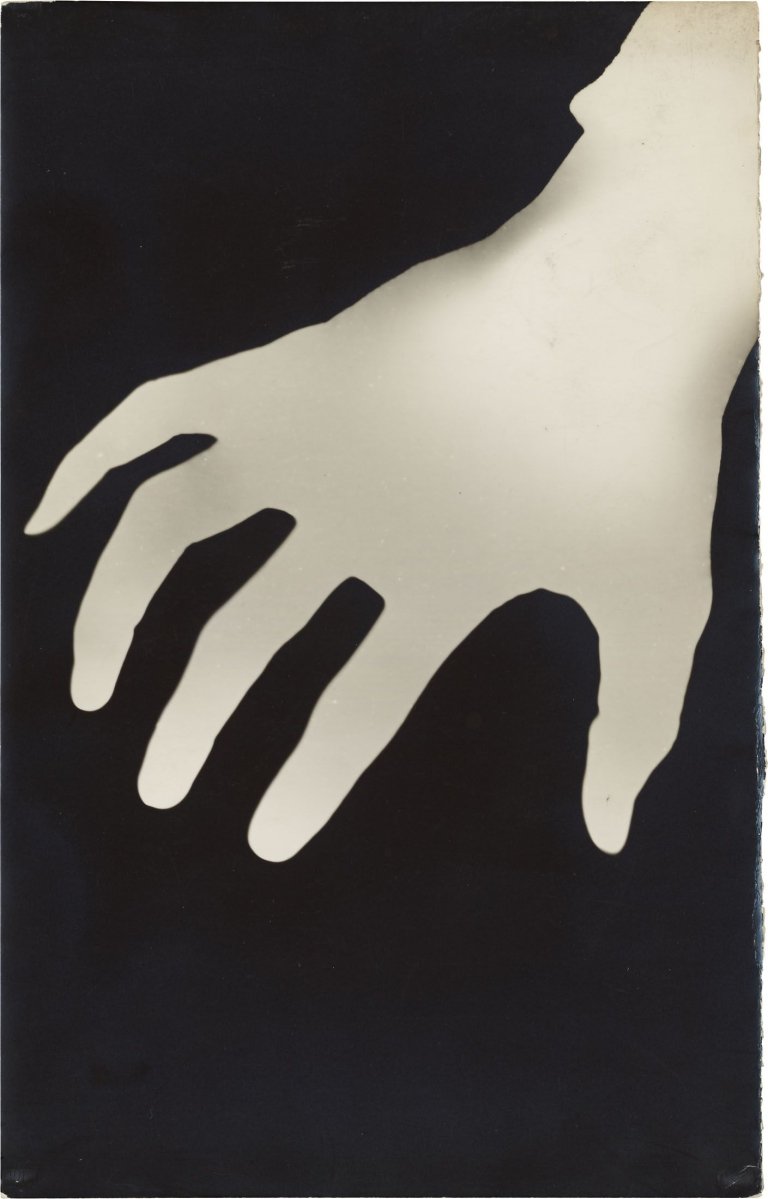 Auf diesem Bild ist das folgende Kunstwerk zu sehen: Walker Evans. Ohne Titel (Hand). Um 1929.