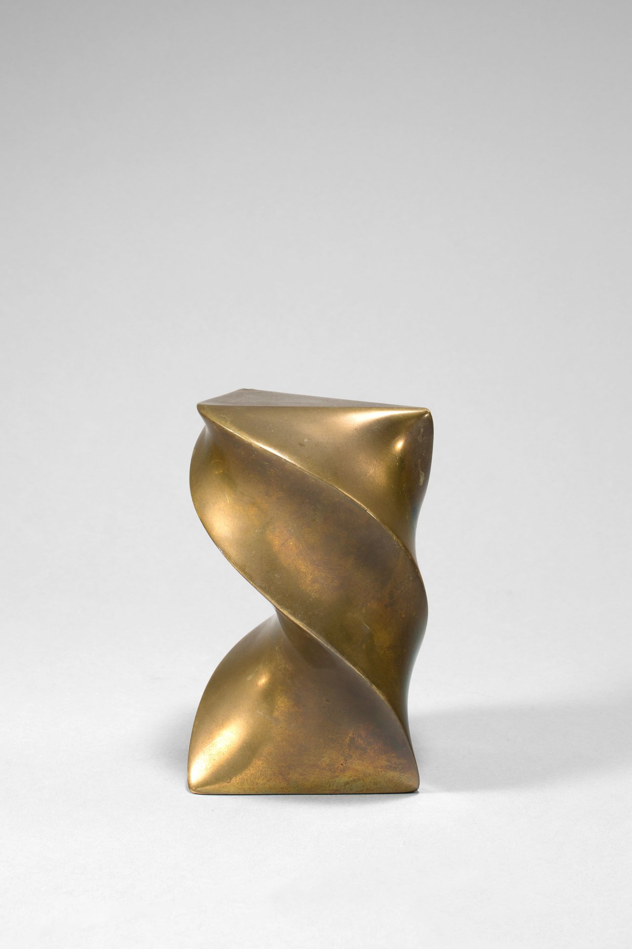 Auf diesem Bild ist das folgende Kunstwerk zu sehen: Étienne Beöthy. Torsade. 1960.