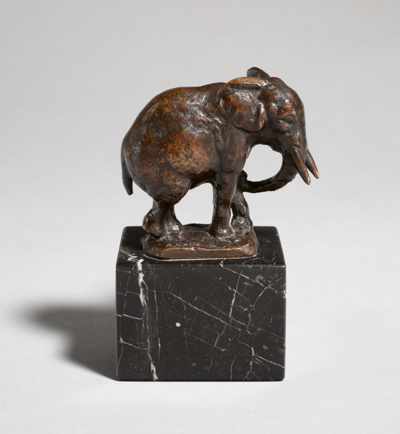 Auf diesem Bild ist das folgende Kunstwerk zu sehen: August Gaul. „Elefant“. 1915.