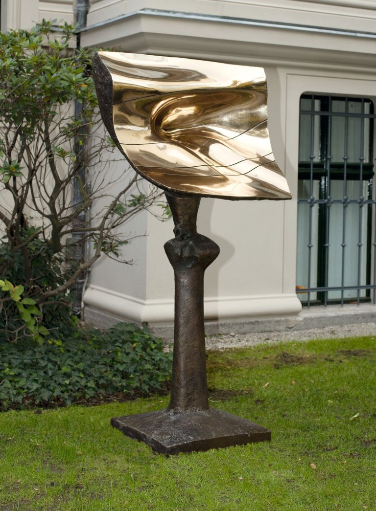 Auf diesem Bild ist das folgende Kunstwerk zu sehen: Bernhard Heiliger. „Natare I“. 1969.