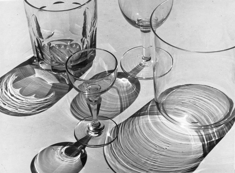 Auf diesem Bild ist das folgende Kunstwerk zu sehen: Albert Renger-Patzsch. Glas. 1927–1928.