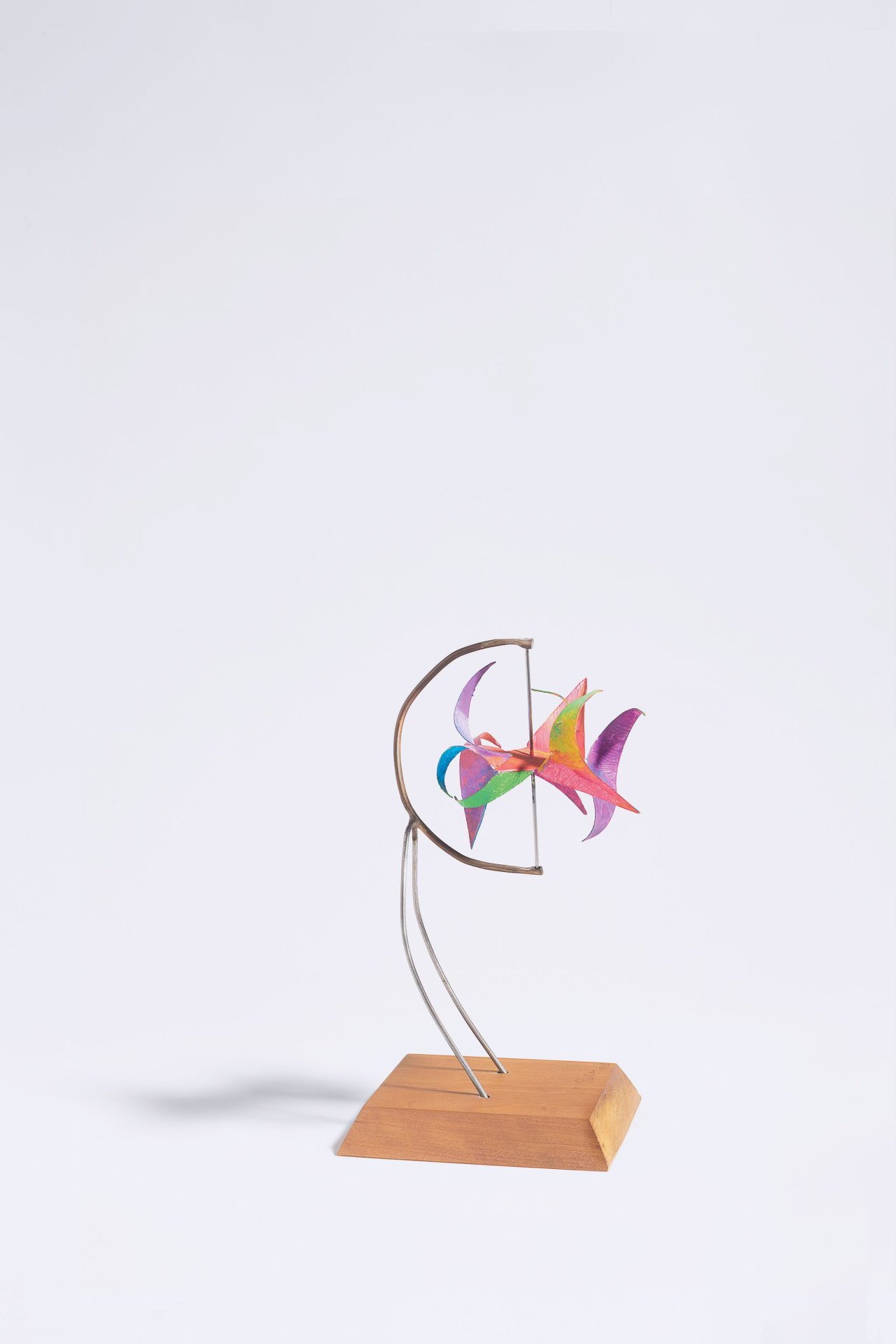 This picture shows the following artwork: George Rickey. ”Untitled (Summer Flower)”. 1995.