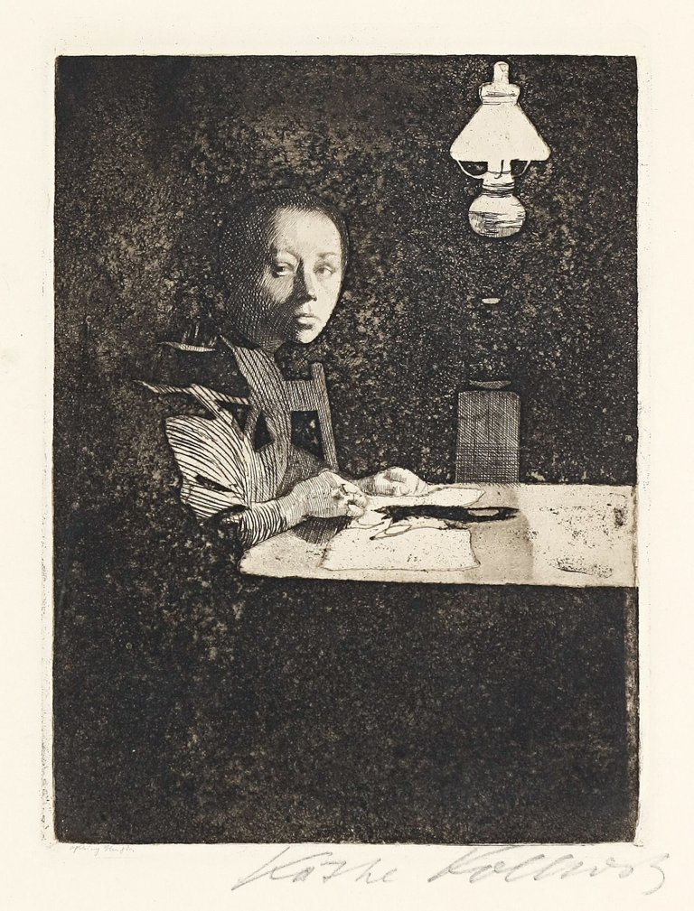 Auf diesem Bild ist das folgende Kunstwerk zu sehen: Käthe Kollwitz. „Selbstbildnis am Tisch“. 1893.