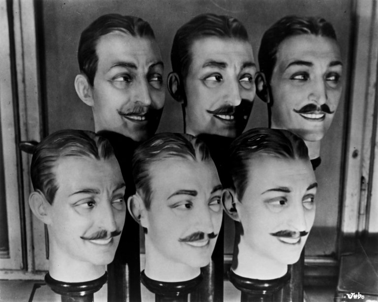 Auf diesem Bild ist das folgende Kunstwerk zu sehen:  Umbo (d.i. Otto Umbehr). Menjou en gros. 1928/29.