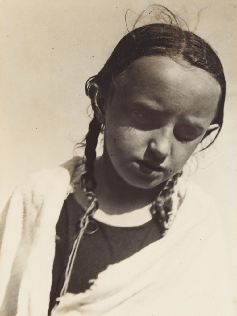 Auf diesem Bild ist das folgende Kunstwerk zu sehen: Aenne Biermann (d.i. Anna Sibylla Sternfeld). „Spannung“. Um 1930.