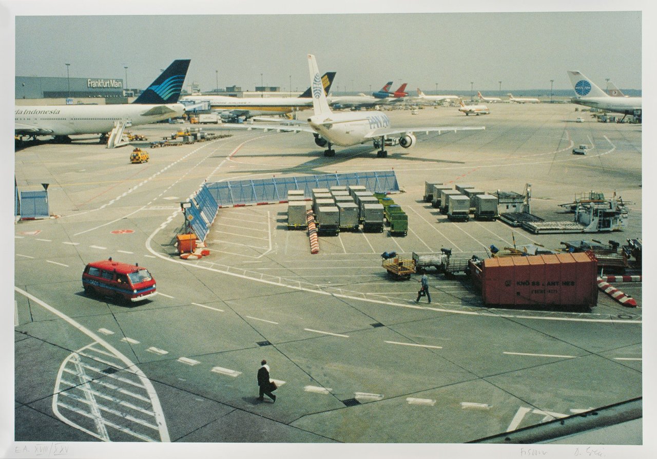 Auf diesem Bild ist das folgende Kunstwerk zu sehen:  Mappenwerk. Graphikmappe MMK. 1994.