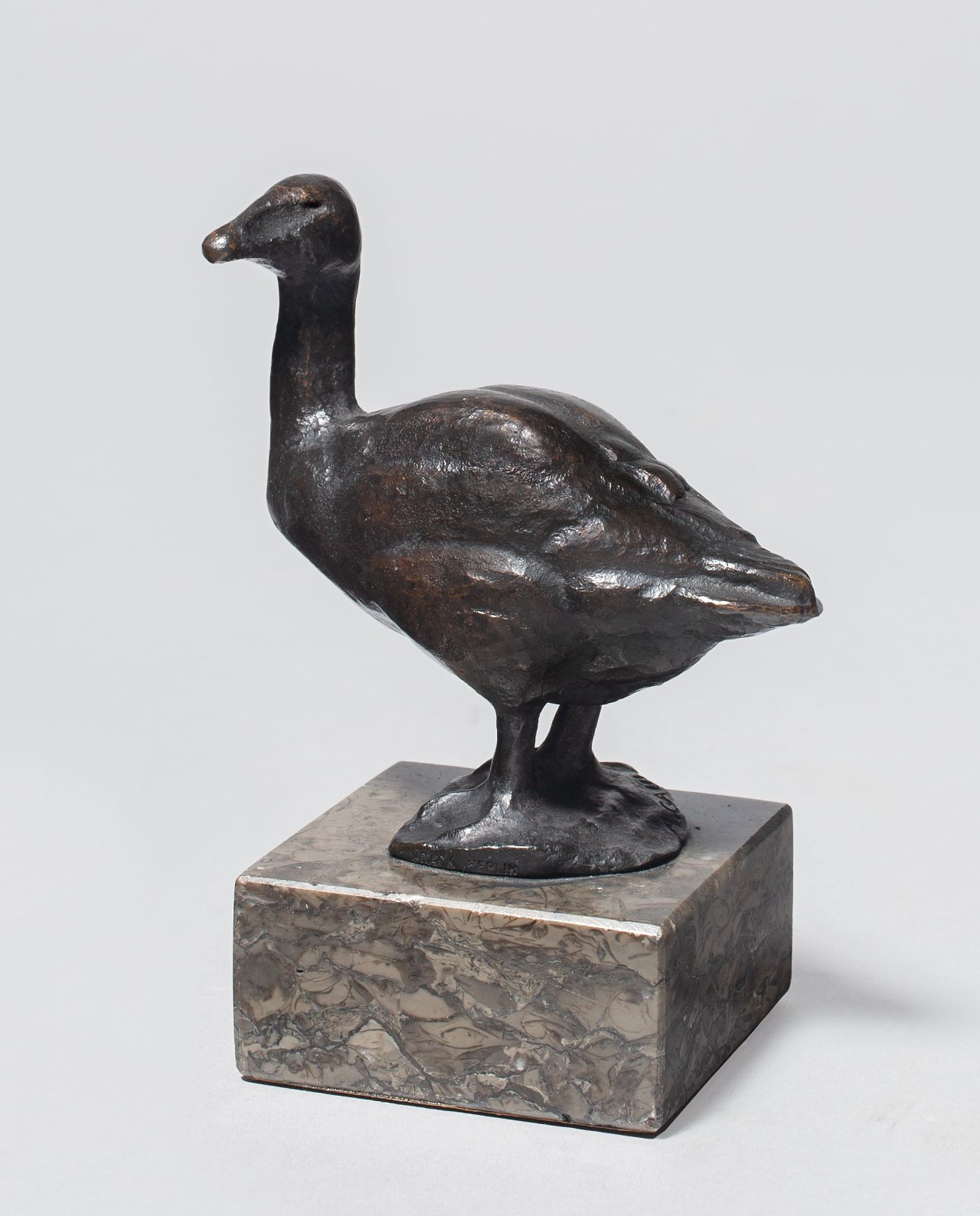 This picture shows the following artwork: August Gaul. ”Gans”. 1915.