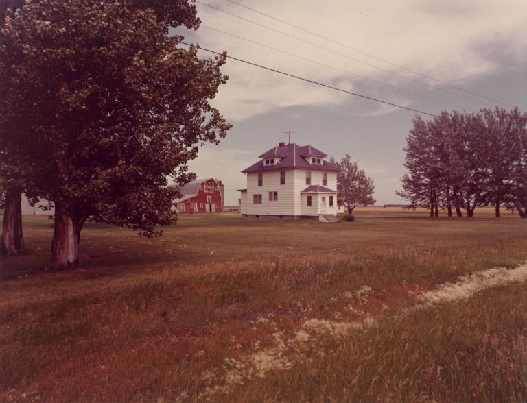 Auf diesem Bild ist das folgende Kunstwerk zu sehen: Stephen Shore. East of Dilworth, Minnesota. 1973.