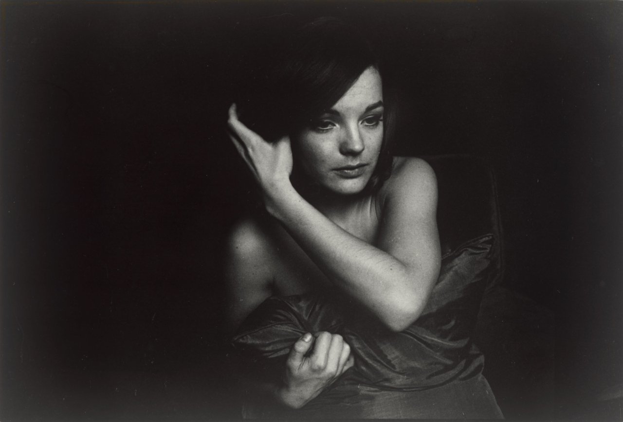 This picture shows the following artwork: Will McBride. ”Romy Schneider, Paris”. 1964.