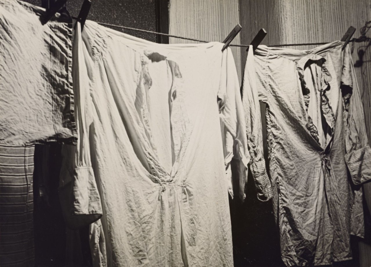 This picture shows the following artwork: Ladislav Emil Berka. „Friše vaše, Praha“ (Fresh Washing, Prague). 1929.