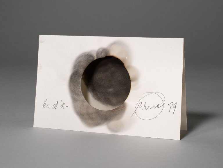 Auf diesem Bild ist das folgende Kunstwerk zu sehen: Otto Piene. „Oculus“. 1999.
