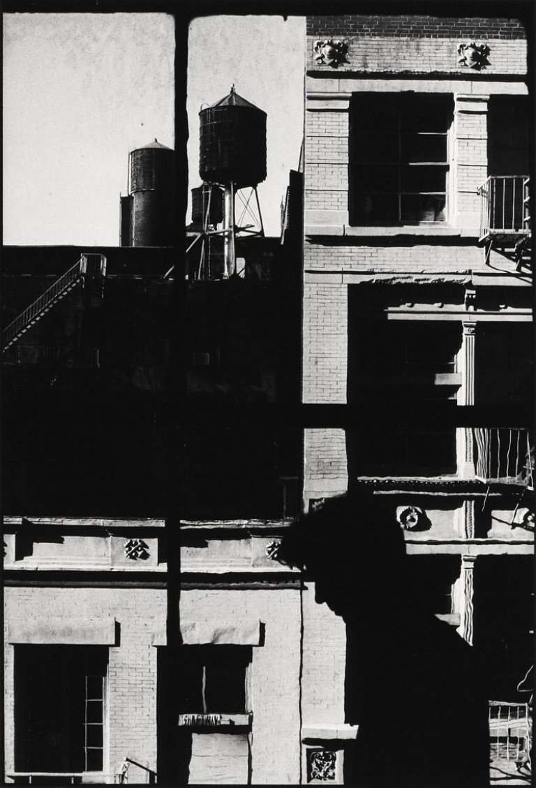 Auf diesem Bild ist das folgende Kunstwerk zu sehen: Anton Corbijn. Famouz (David Byrne). 2002.