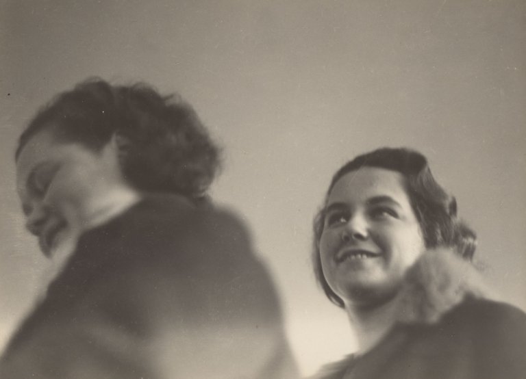Auf diesem Bild ist das folgende Kunstwerk zu sehen: Iwao Yamawaki. Zwei Frauen. 1930/1932.