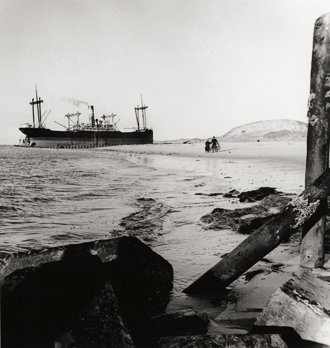 This picture shows the following artwork: Bleicke Bleicken. Stranded. The Adrar (Kampen, Sylt). 1935.