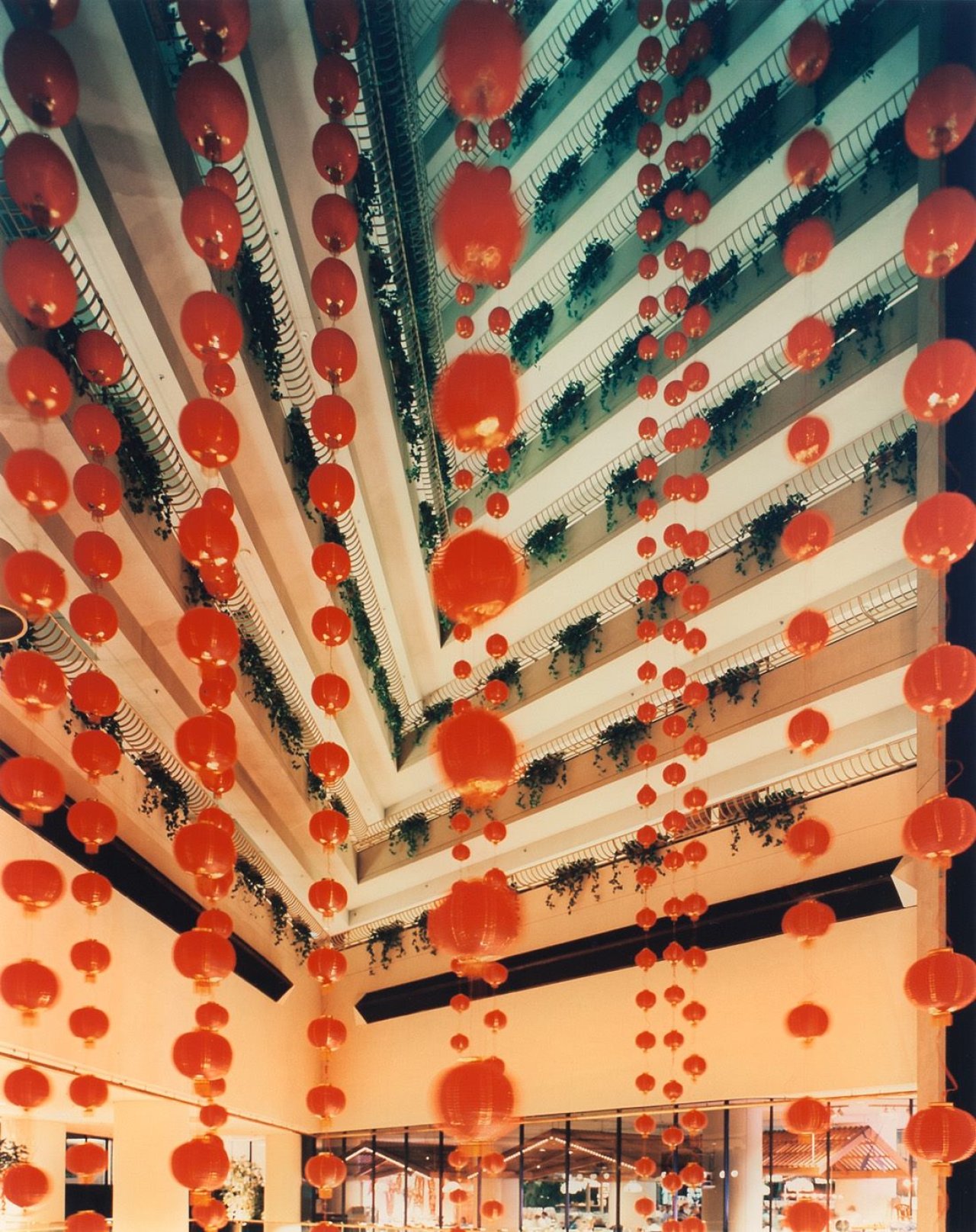 Auf diesem Bild ist das folgende Kunstwerk zu sehen: Andreas Gursky. „Singapore II“. 1997.