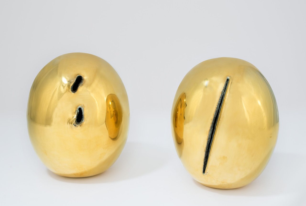 Auf diesem Bild ist das folgende Kunstwerk zu sehen: Lucio Fontana. „Concetto Spaziale, Natura“. 1967.