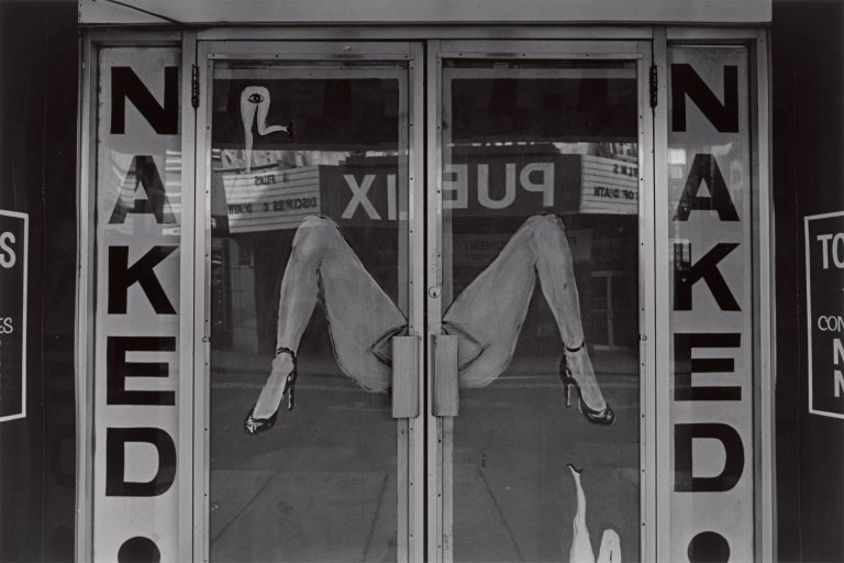 Auf diesem Bild ist das folgende Kunstwerk zu sehen: Lee Friedlander. „Boston“. 1983.
