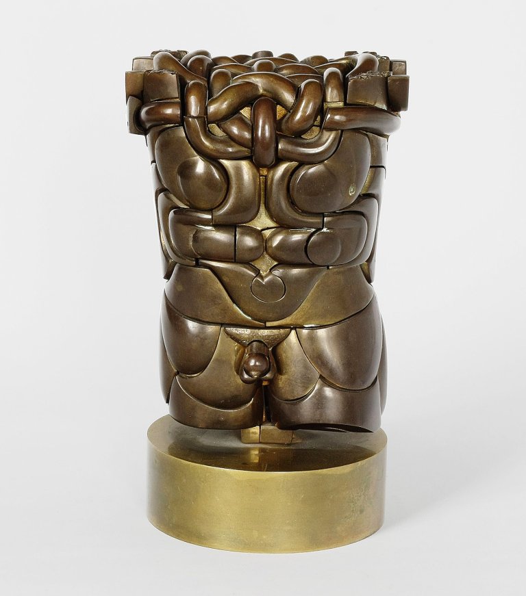 Auf diesem Bild ist das folgende Kunstwerk zu sehen: Miguel Ortiz Berrocal. „Goliath“. 1972.