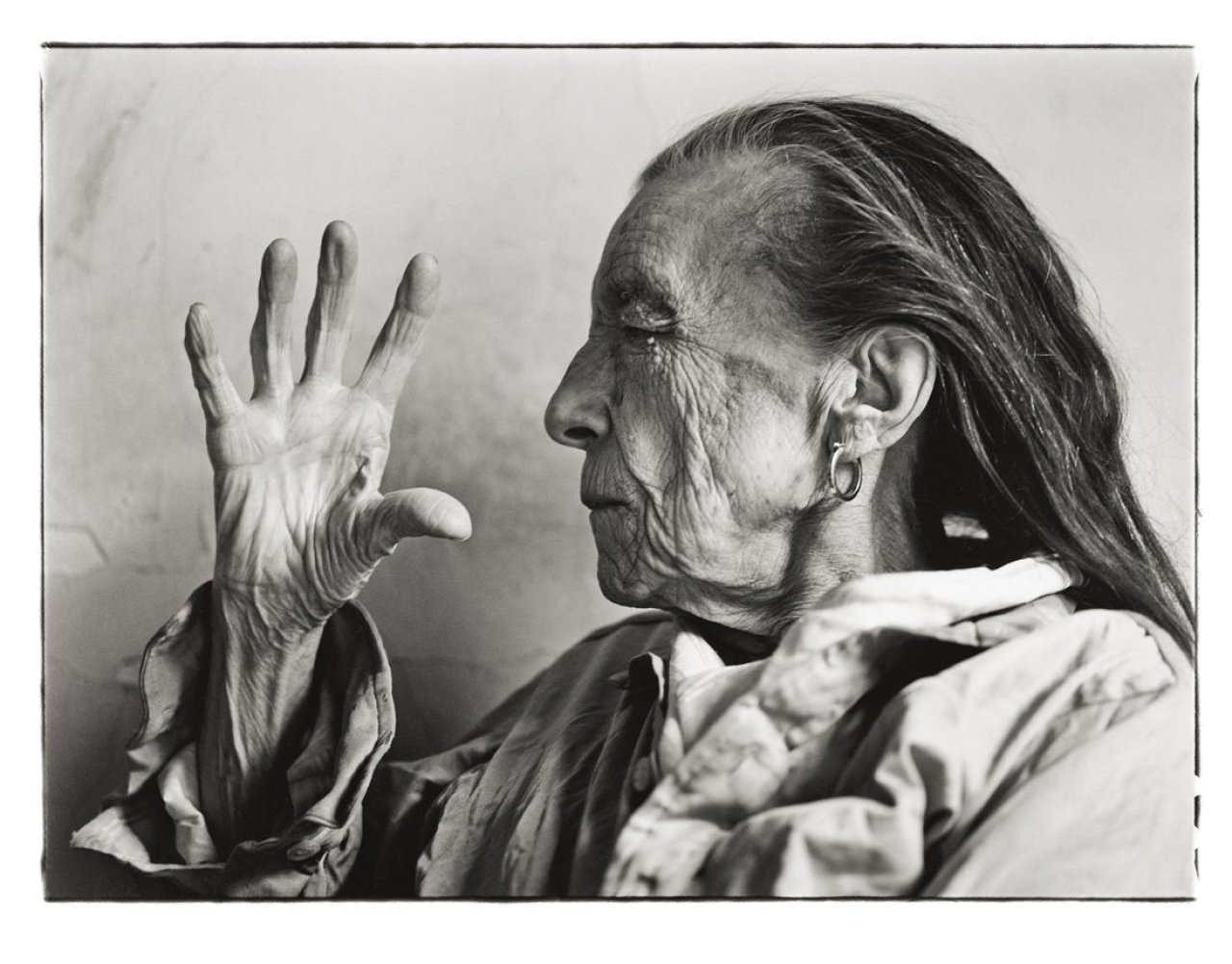 Auf diesem Bild ist das folgende Kunstwerk zu sehen: Annie Leibovitz. „Louise Bourgeois, New York“. 1997.