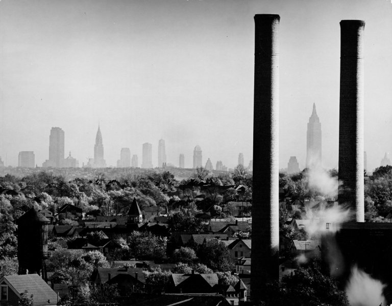 Auf diesem Bild ist das folgende Kunstwerk zu sehen: Andreas Feininger. View of NYC (from 254 to 512 St). 1954.