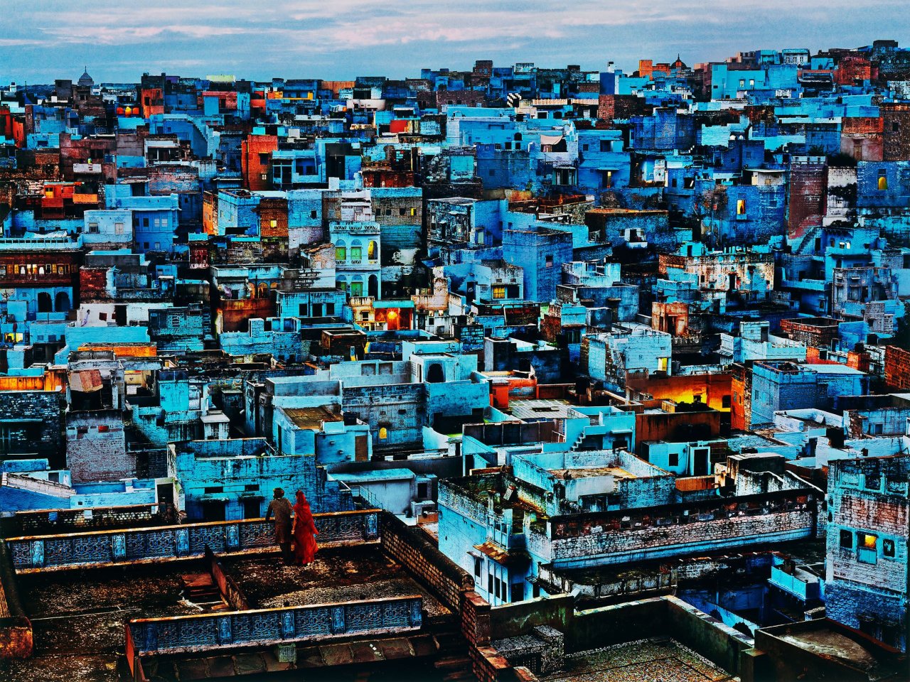 This picture shows the following artwork: Steve McCurry. Jodhpur, Rajasthan, from the series „Blue City“. 2010.