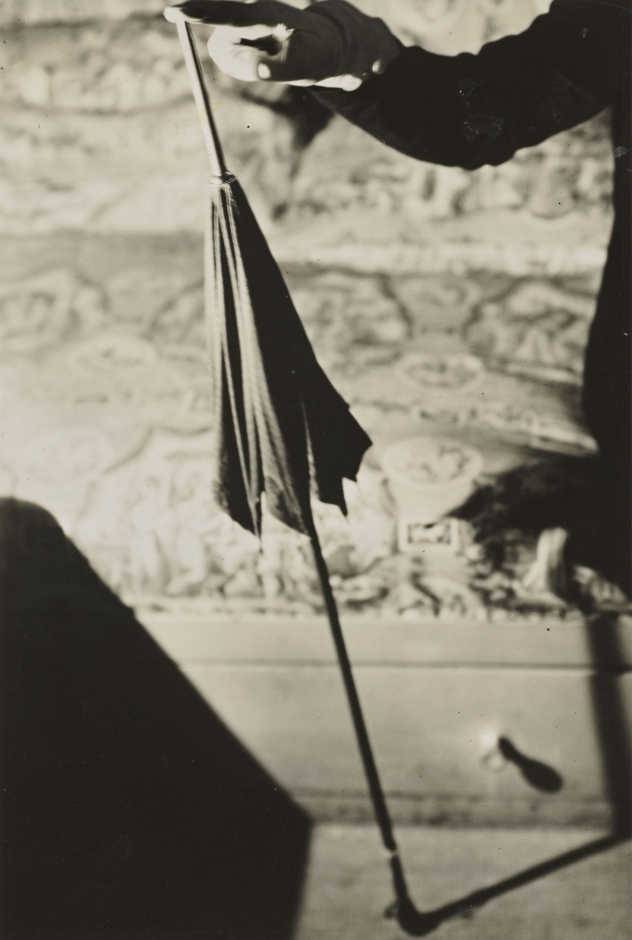 This picture shows the following artwork: Werner Rohde. „Auf der Schirmspitze“ (On the Umbrella's Point). 1929.