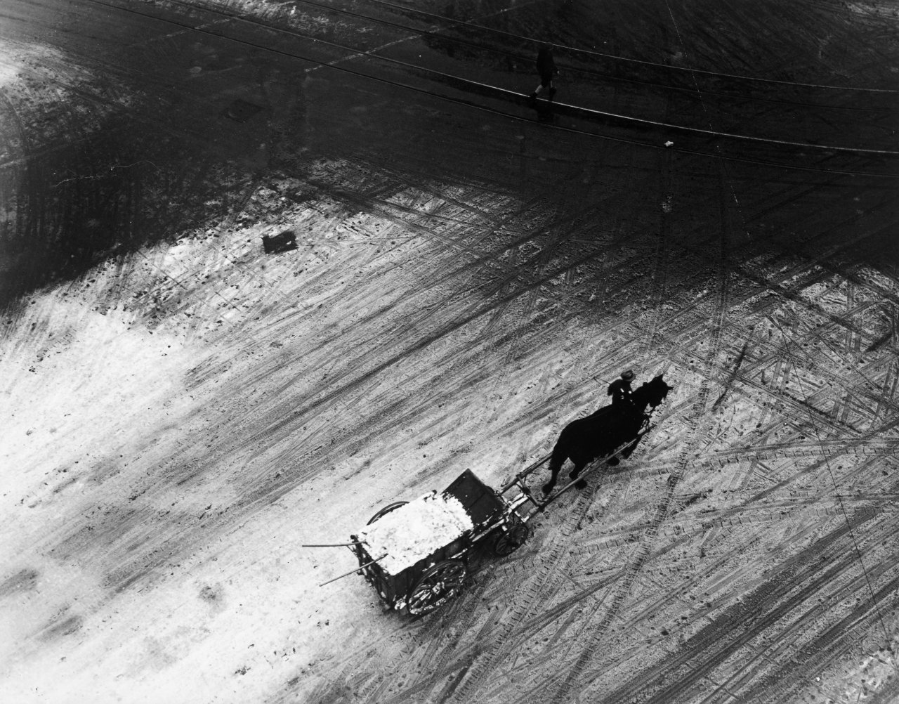 Auf diesem Bild ist das folgende Kunstwerk zu sehen: Anton Stankowski. Zürich am Schmidthof. 1931.