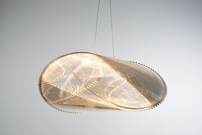 Auf diesem Bild ist das folgende Kunstwerk zu sehen: Olafur Eliasson. „Homage to P. Schatz“. 2012.