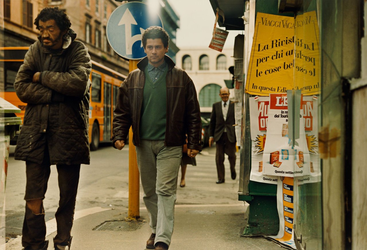 Auf diesem Bild ist das folgende Kunstwerk zu sehen: Philip-Lorca diCorcia. Rome. 1995.
