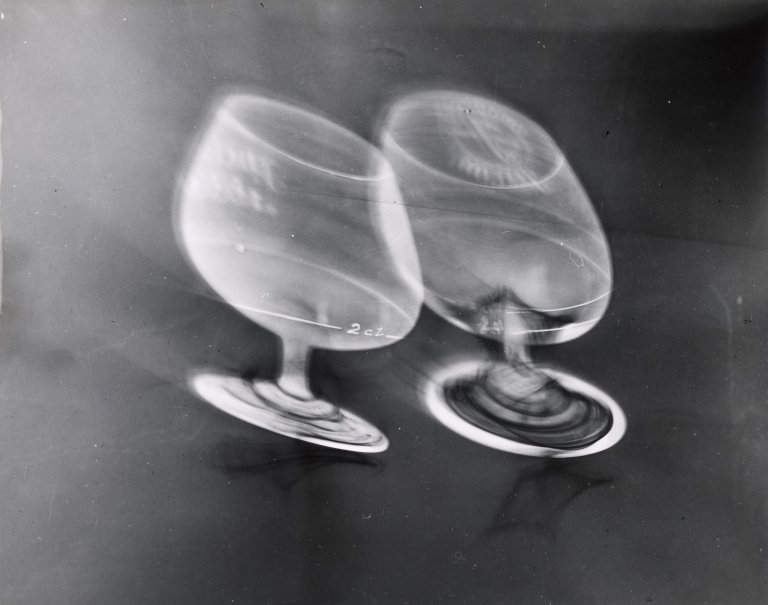 Auf diesem Bild ist das folgende Kunstwerk zu sehen: Anton Stankowski. Prost. 1952.