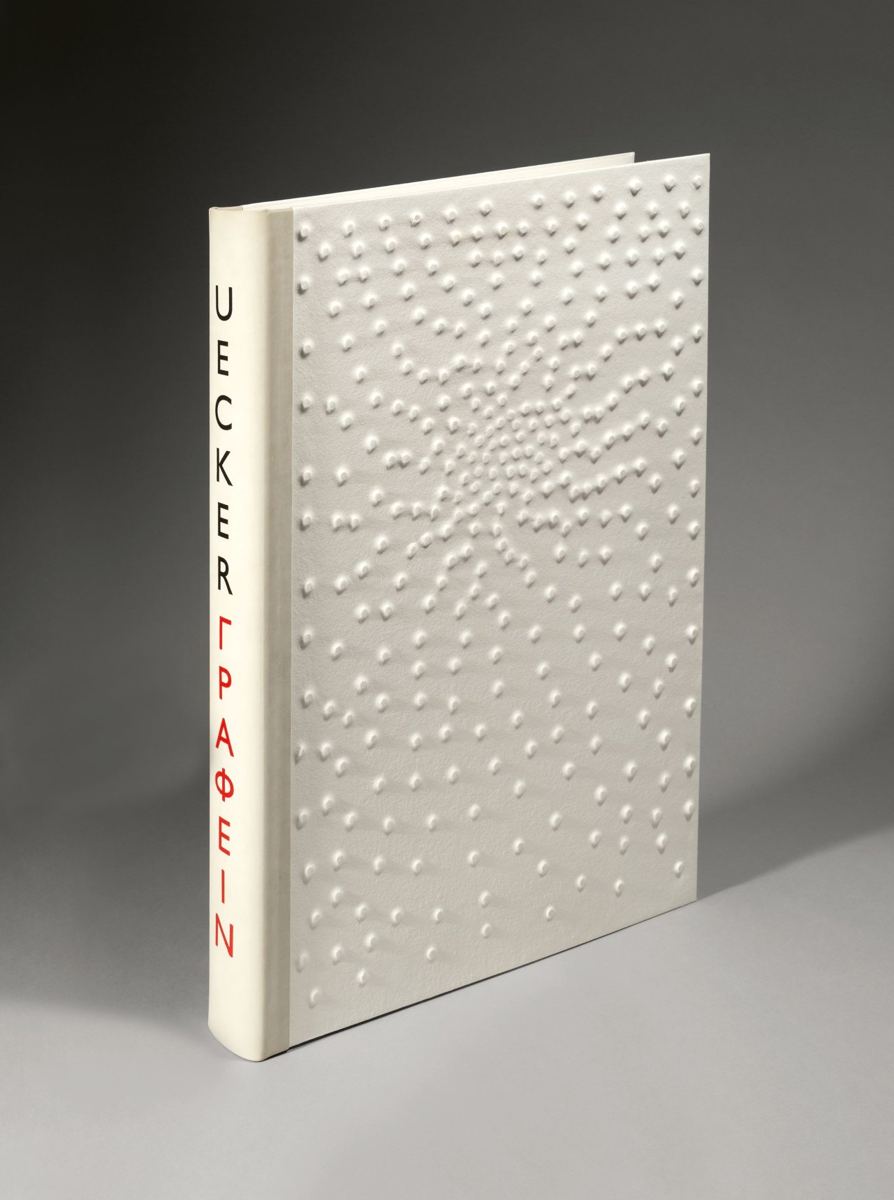 Auf diesem Bild ist das folgende Kunstwerk zu sehen: Günther Uecker. „Graphein“. 2002.