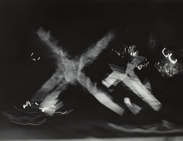 Auf diesem Bild ist das folgende Kunstwerk zu sehen: Imi Knoebel. Projektion X. 1998.