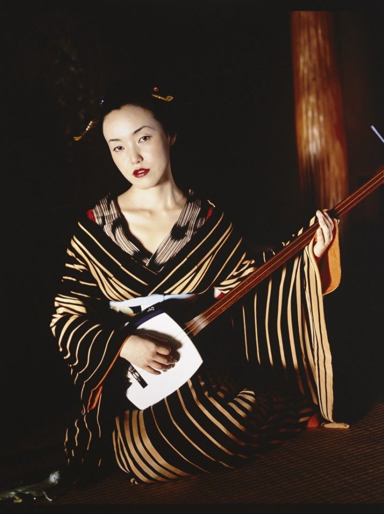 Auf diesem Bild ist das folgende Kunstwerk zu sehen: Nobuyoshi Araki. 67 Shooting Back. 2007-2008.