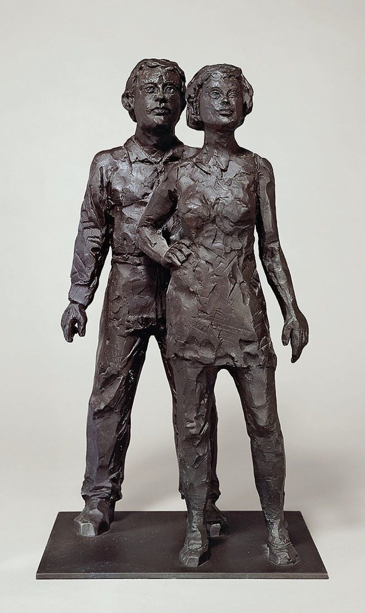 Auf diesem Bild ist das folgende Kunstwerk zu sehen: Stephan Balkenhol. Paar. 2005.