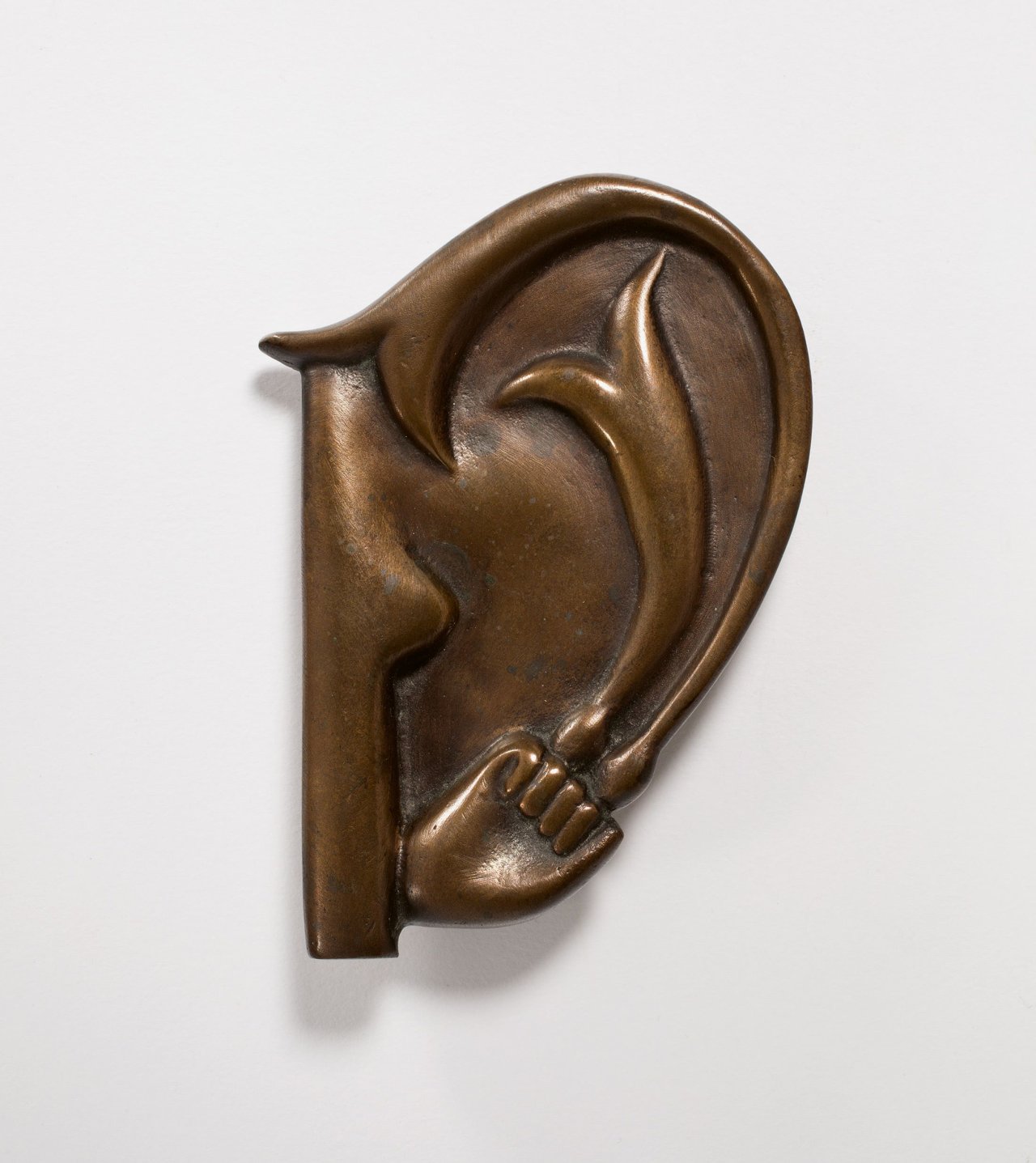 Auf diesem Bild ist das folgende Kunstwerk zu sehen: Meret Oppenheim. „Das Ohr von Giacometti“. 1933-77.